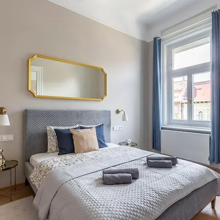 Apartment Luxury Elizabeth Next To The New York Cafe