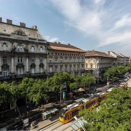 Luxury Elizabeth Next To The New York Cafe * Budapest