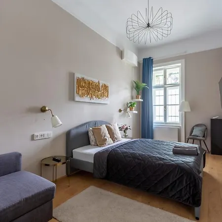 Apartment Luxury Elizabeth Next To The New York Cafe *